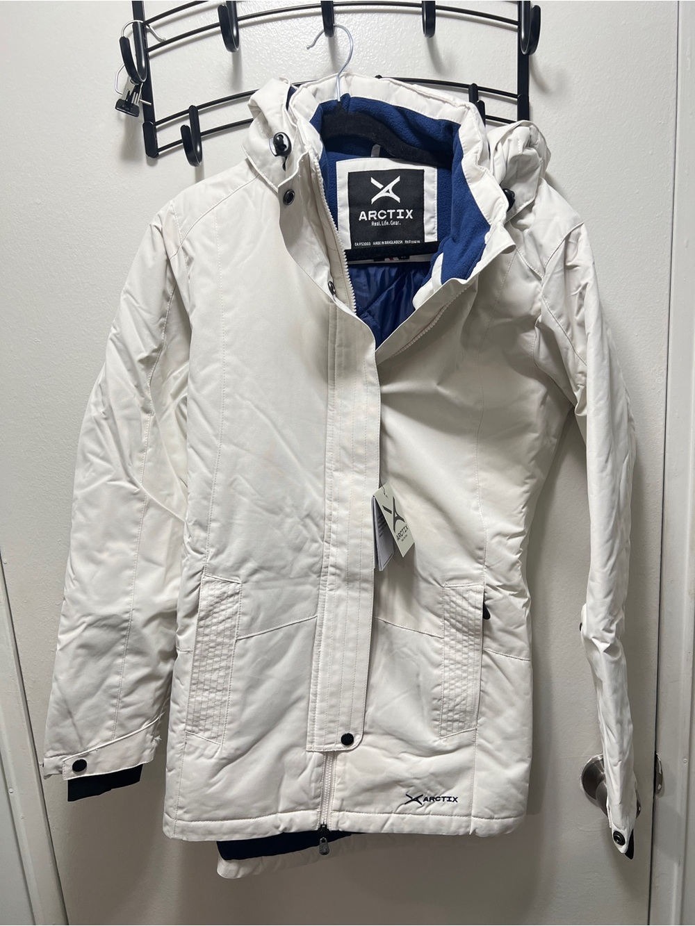 Arctix Women’s White Ski Jacket with Navy Lining